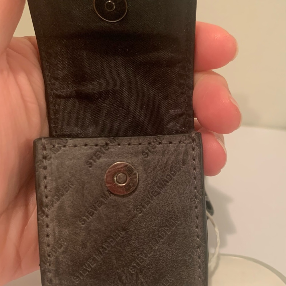Earbud Case - Picture 3 of 4